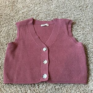 I’m selling a Moon & Madison soft sweater!